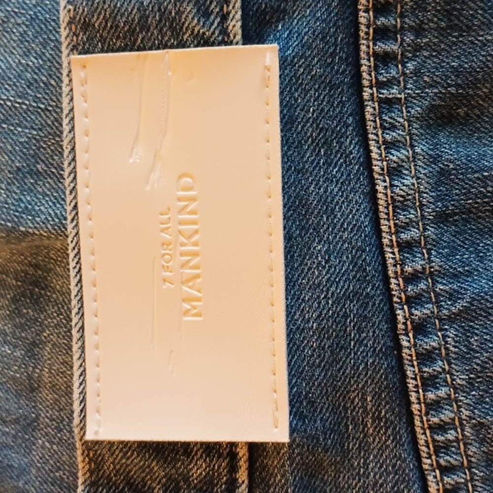 Nwt 7 for All mankind Ruby cut off short
